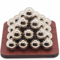 SQUARE METAL PYRAMID
